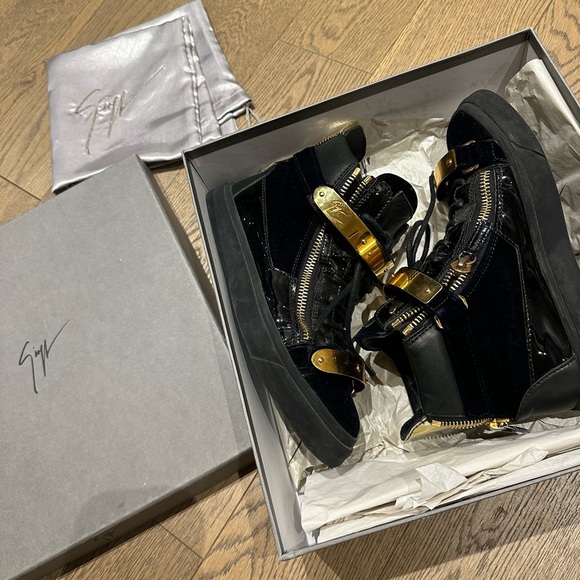 (SOLD)Giuseppe Zanotti design shoes size 38 - Picture 3 of 9